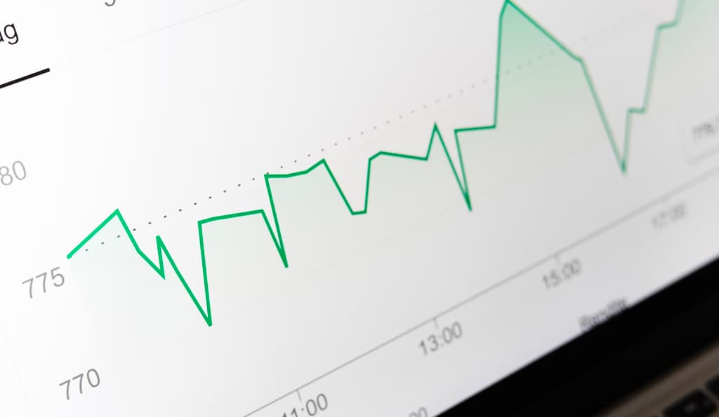 Data Visualization in Social Media for Smart Decision Making