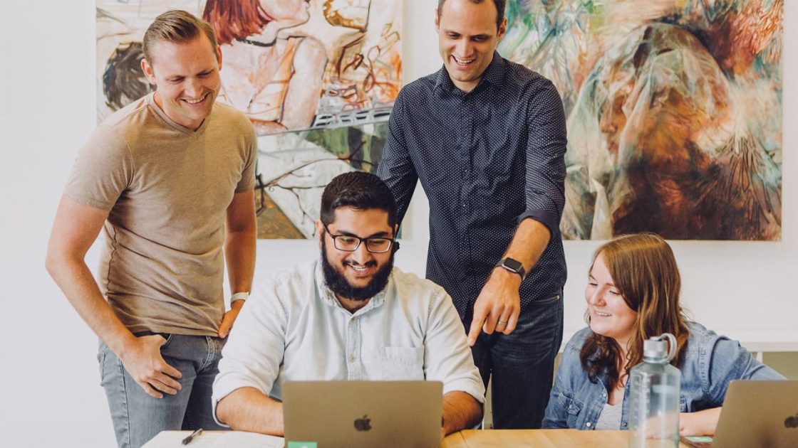 5 Effective Ways to Lead First-Time Visitors Into Your Sales Funnel (+Examples)