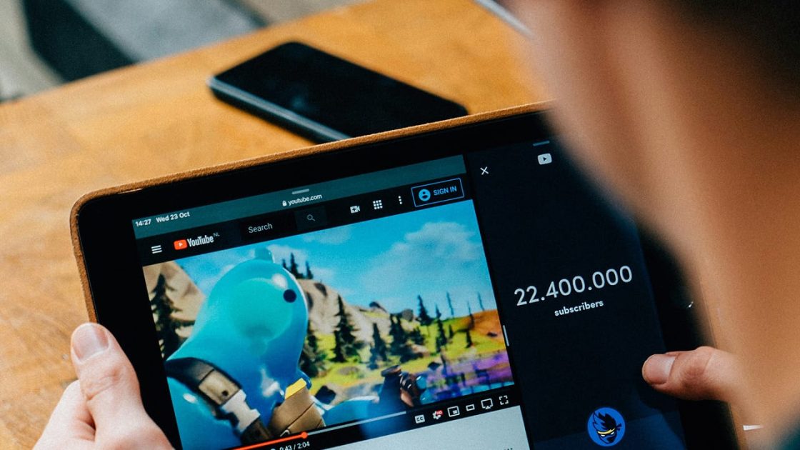 Retargeting Strategies for Social Media Ads to Maximize Conversions